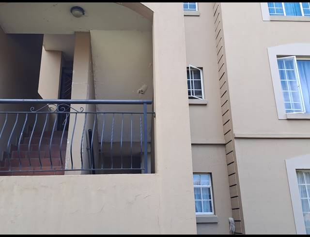 2 BEDROOM TOWNHOUSE FOR SALE IN CASTLEVIEW
